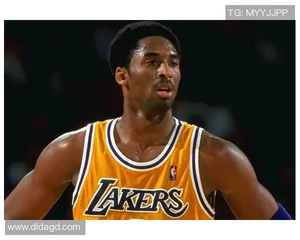 科比传奇：从篮球场上的巨星到全球偶像的心路历程与影响力解析