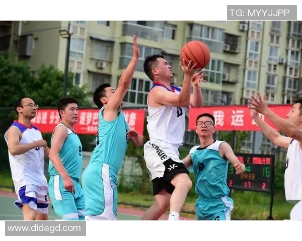 14男篮对决意大利队全力以赴争夺胜利展现青春风采