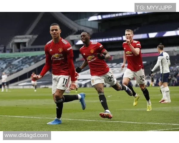 1213赛季皇马对阵曼联的经典对决回顾与精彩瞬间分析