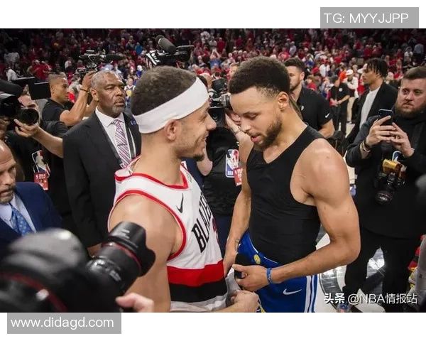 1999年NBA勇士与骑士的经典对决回顾与赛季分析